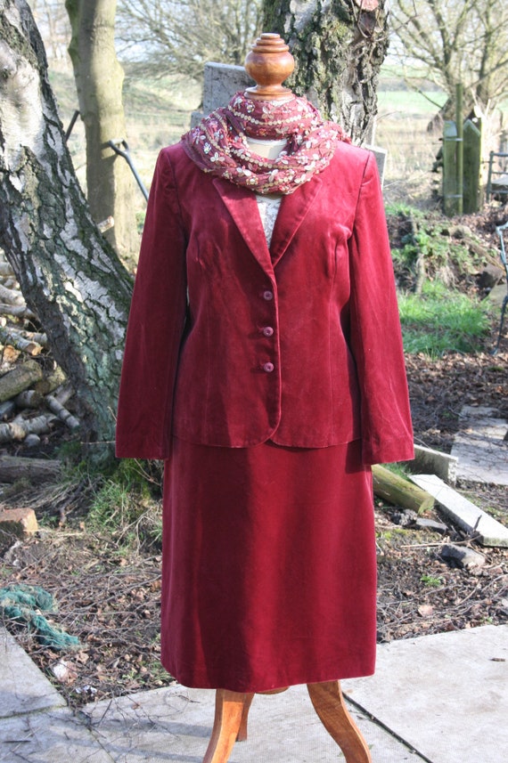 Pink velvet suit size 14/ 16, vintage 70s/ 80s ros