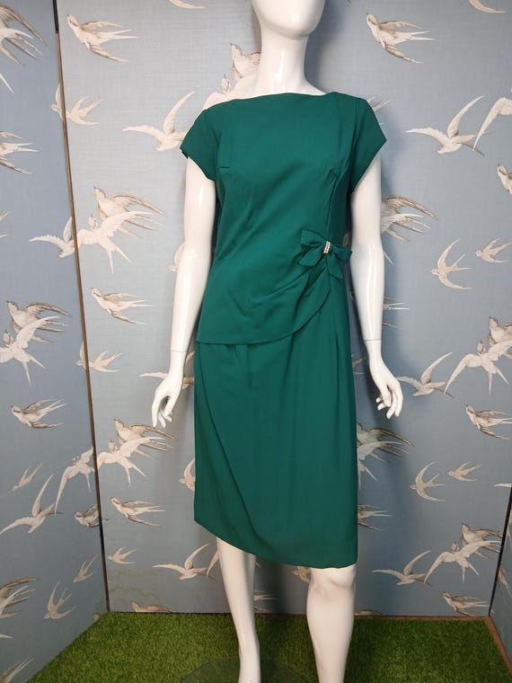 green emerald velvet dress Temperance Cocktail Dress in Emerald Green – The Amber Loft