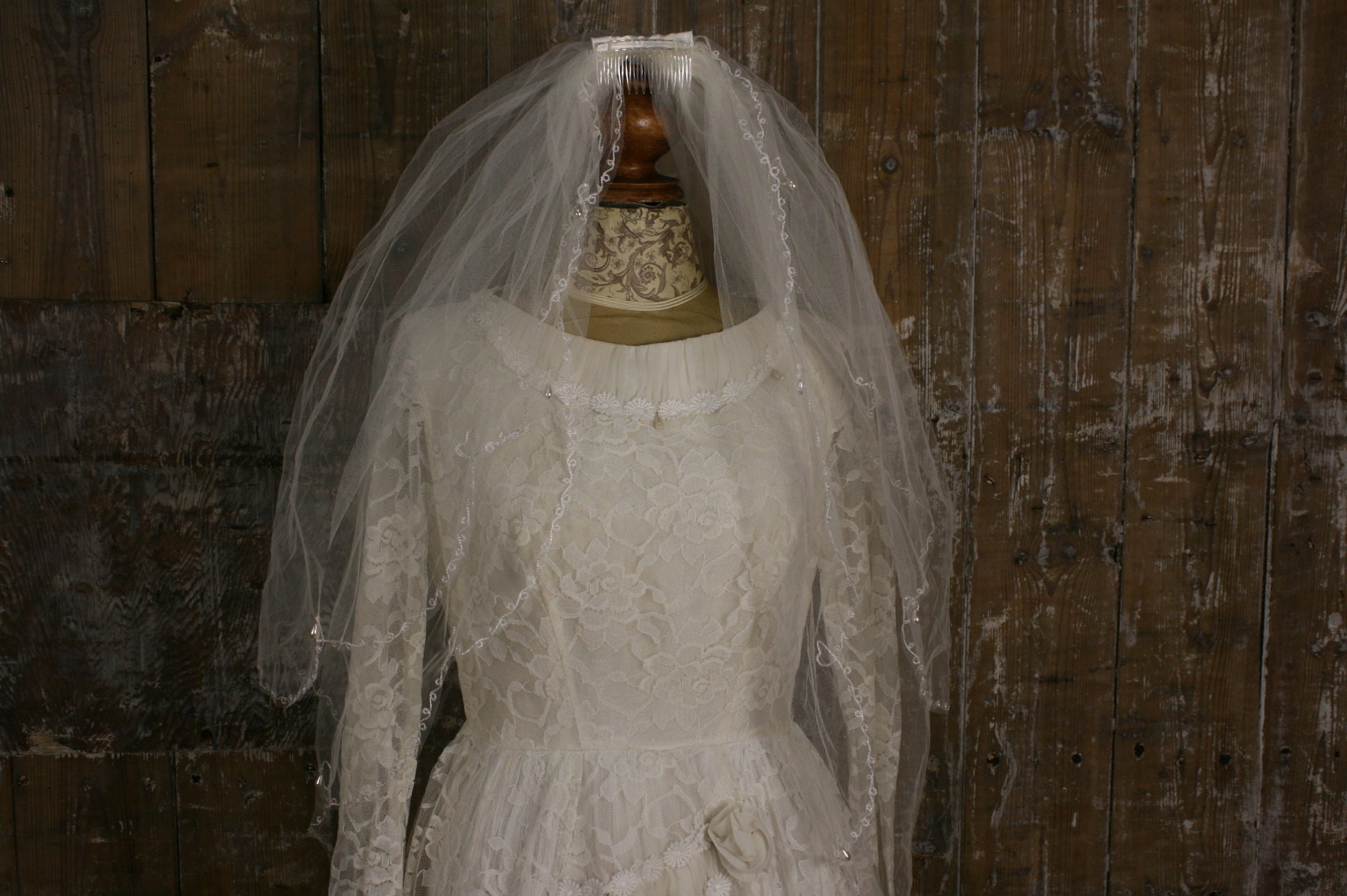 Abito da sposa vintage anni '50 con velo abbinato, pizzo chantilly