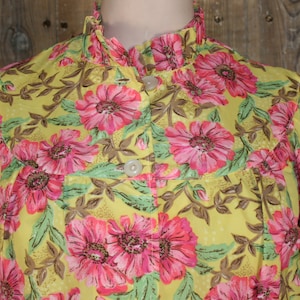 Vintage 50s housecoat, acetate/ rayon pink/ yellow floral robe, size M/L, 44 bust image 3