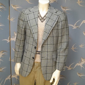 Vintage 1970s Burton wool check tweed jacket, wide lapel blazer/ sports jacket, size 38- 40&quot; chest Short fitting
