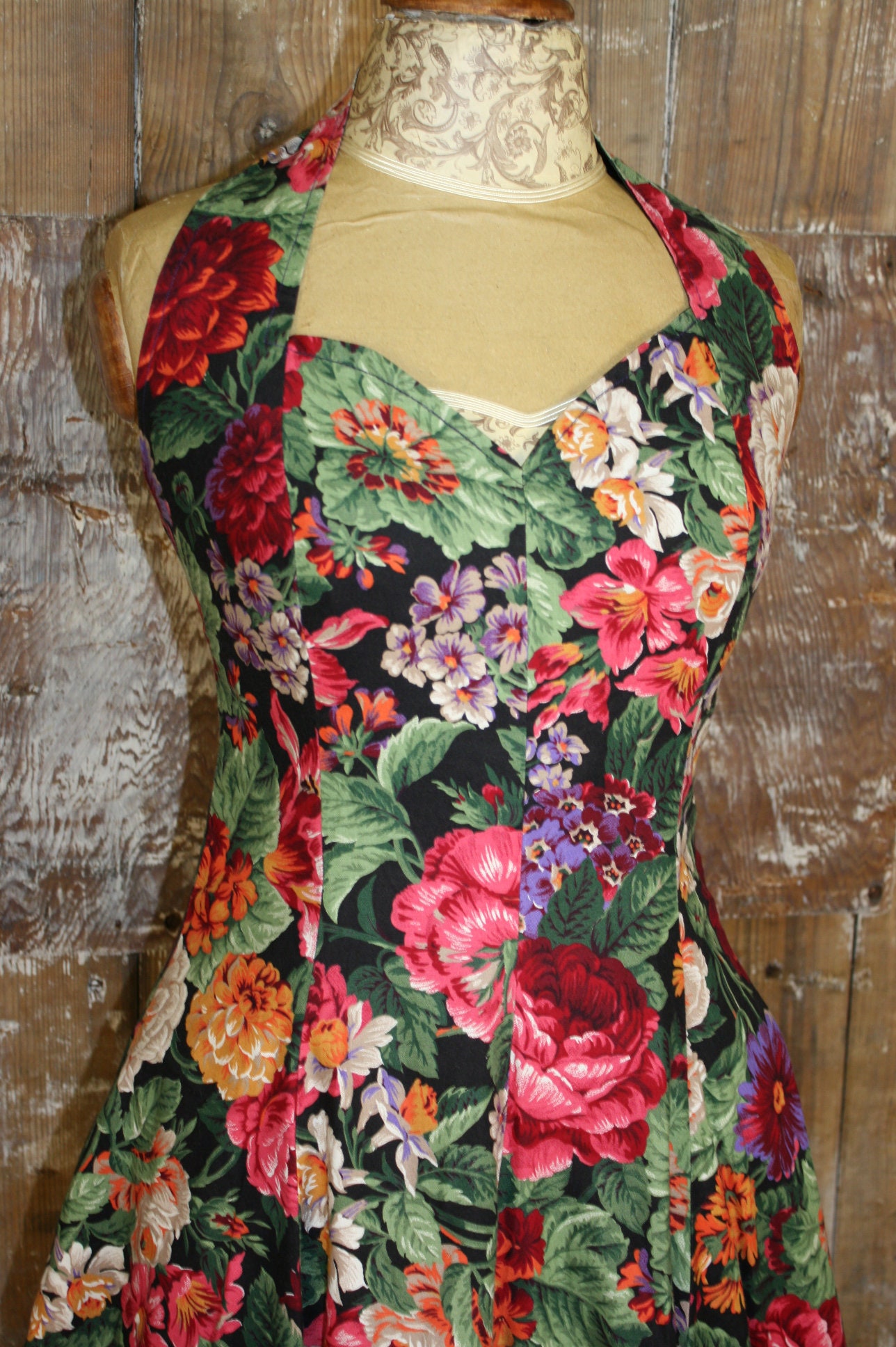 Vintage 80s does 50s halter neck dress, black/ red floral rockabilly retro mini dress, size 8 UK. See ITEM DETAILS for all measurements Vintage 80s does 50s halter neck dress, black/ red floral rockabilly retro mini dress, size 8 UK. See ITEM DETAILS for all measurements