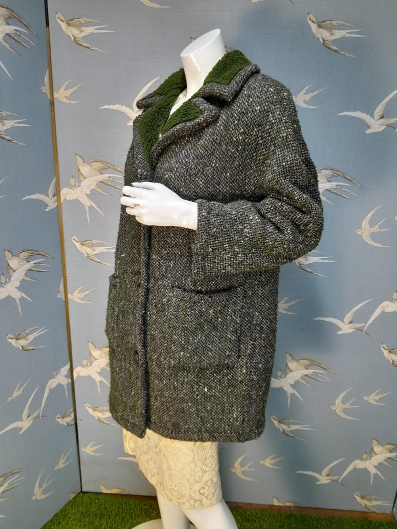 Vintage 1960s/ 70s green synthetic tweed coat, faux sheepskin lining, Valstar coat, size M/ L. See ITEM DETAILS for all measurements image 6