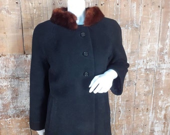 manteau en mohair en laine noire vintage des années 1950, manteau à col de fourrure sur mesure Beyvette, taille 12- 14 UK / buste de 42 »