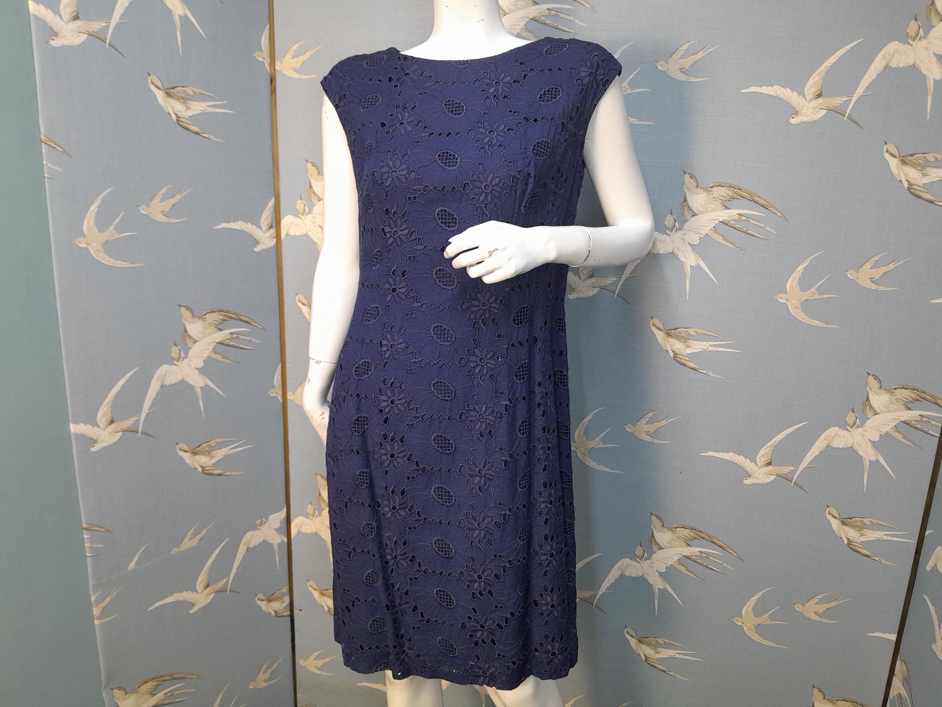 Vintage 1970s Fink navy blue daisy picot shift dress size 12- 14 UK/ 40" bust