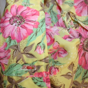 Vintage 50s housecoat, acetate/ rayon pink/ yellow floral robe, size M/L, 44 bust image 10