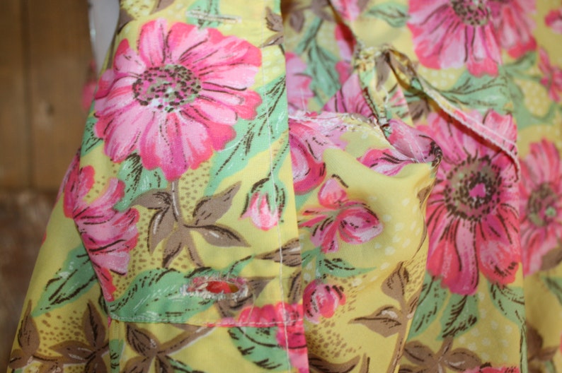 Vintage 50s housecoat, acetate/ rayon pink/ yellow floral robe, size M/L, 44 bust image 10