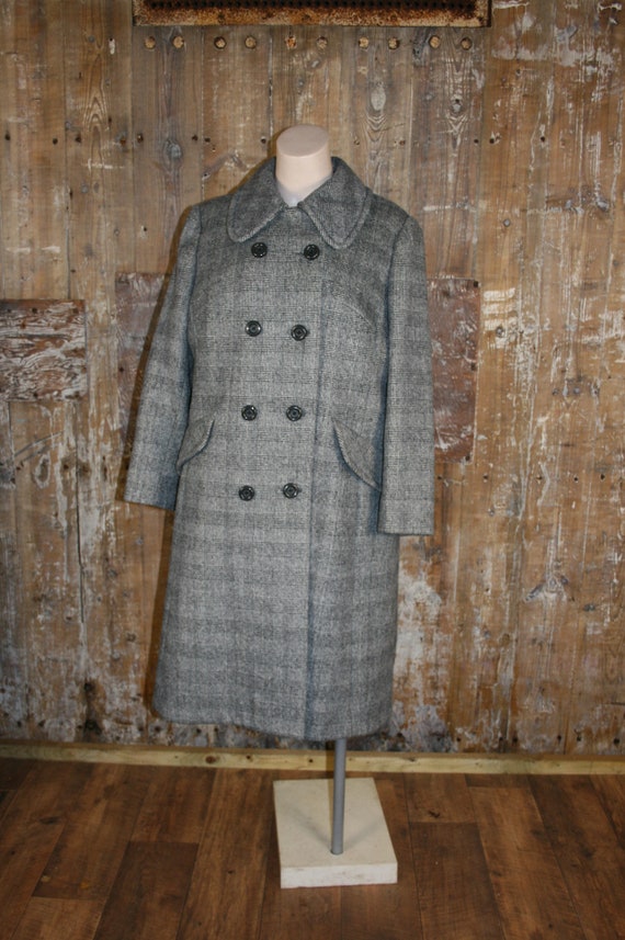 Plus size vintage 70s coat, size 20 UK grey check
