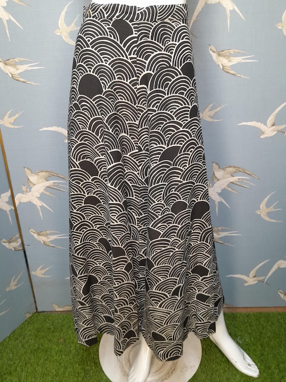 Vintage 1970s Kati art deco inspired midi/ midaxi skirt, size 6 UK/ 24" waist View 2