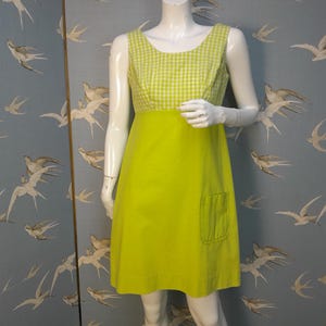 Vintage 1960s mod mini dress, lime green/ white Lois Ann Jrs cotton A-line shift, size 8 UK/ 35&quot; bust