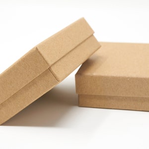 Caixas de presente de papel kraft marrom natural, caixa de presente de joias, pingente de caixa de artesanato, embalagem de brincos, caixas de conjunto de joias, esponja interna 9x7x3cm, 1 peça