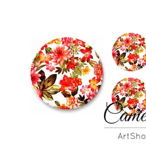 Peut inclure: Trois boutons ronds en céramique à motifs floraux avec des fleurs rouges, orange, jaunes et vertes sur fond blanc. Les boutons sont étiquetés "Cameos ArtShop".