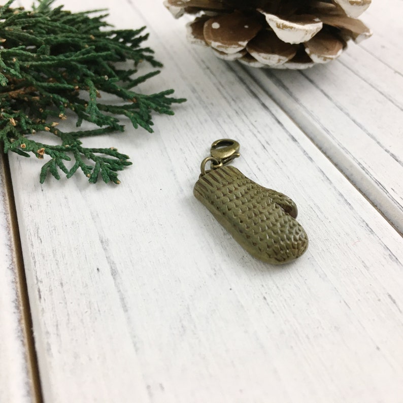 Gift for Knitters Knitting Stitch Markers Green Knit Mitten Progress Keeper