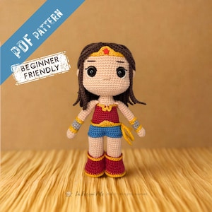 Peut inclure: Une tasse en céramique blanche avec une anse noire et le texte "But First, Coffee" en gras noir. La tasse est posée sur un fond neutre, soulignant son design simple.