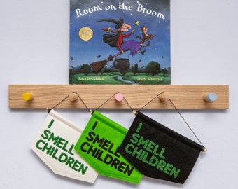 I Smell Children Spooky Halloween Banners. Green & Black Hocus Pocus Decorations.