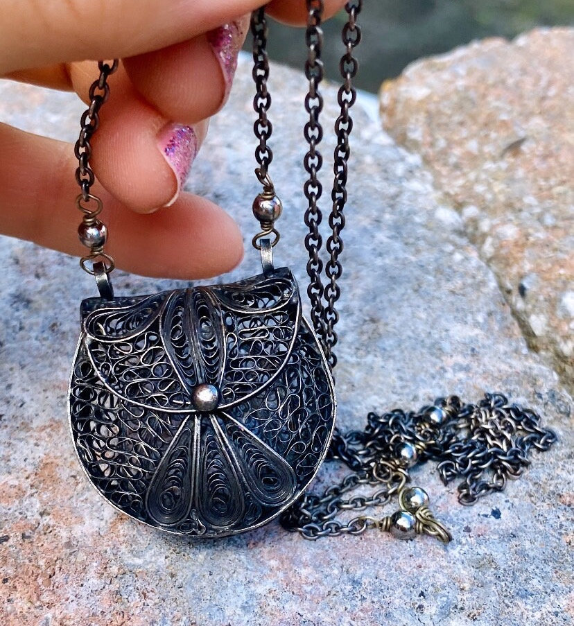 Vintage Silver Metal Filigree Small Purse Chain Necklace, 34 Long 582 - Etsy Vintage Silver Metal Filigree Small Purse Chain Necklace, 34 Long 582 - Etsy