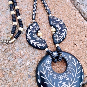 Vintage Ethnic Tribal African Carved Dark Horn Pendant Beaded Necklace 21 1/2” Long #362