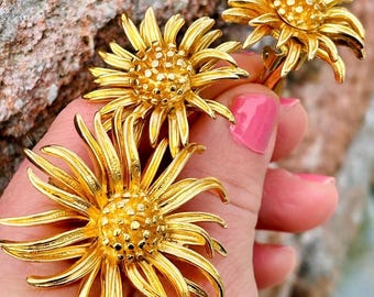 Vintage stunning Vendome gold tone Chrysanthemum earrings and brooch jewelry set #661