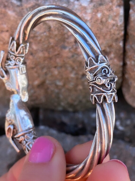 Vintage 900 Silver Double Ram Head Twist Cable Hinged Bangle