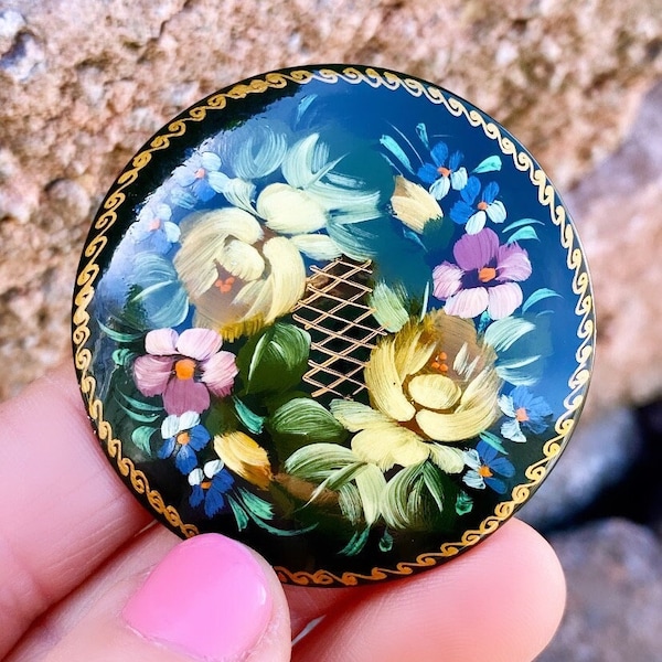 Beautiful Handpainted Lacquered Floral Detail Russian Pin Brooch, Signed #518
