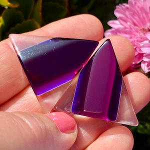 Vintage triangular clear and purple lucite pierced earrings #230