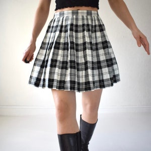 Cute vintage 90s pleated monochrome check pleated mini skirt image 4