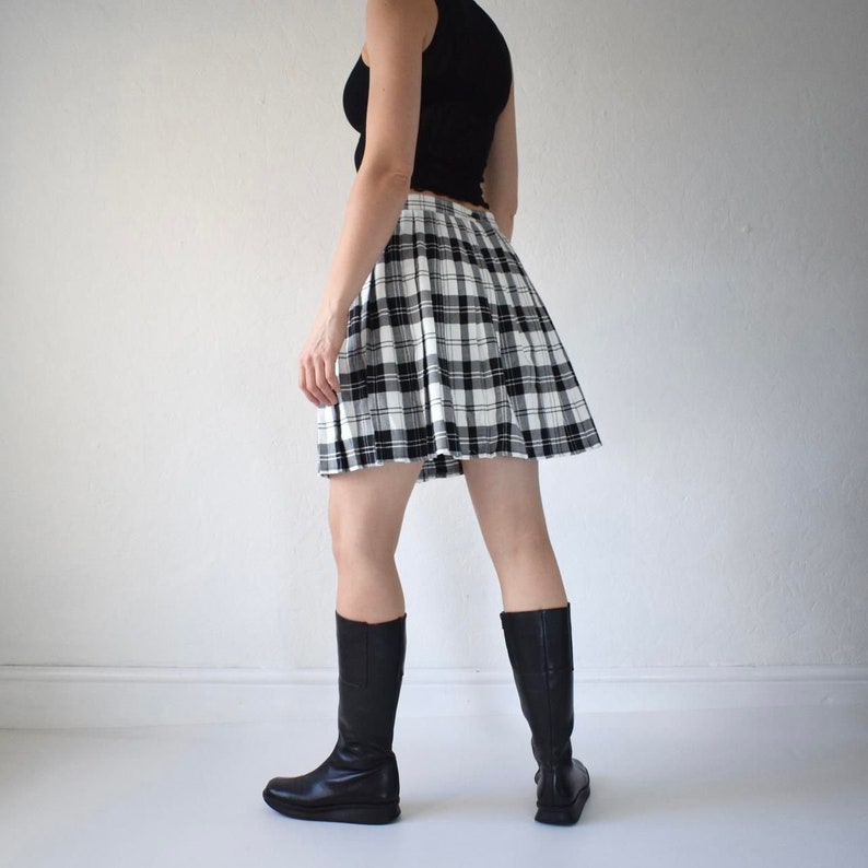 Cute vintage 90s pleated monochrome check pleated mini skirt image 2