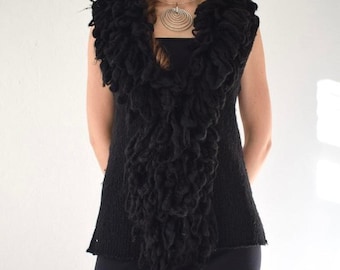 Shaggy trim vintage 90s knit sleeveless cardigan gilet