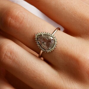 Peer geslepen halo ring Grijze diamanten ring Alternatieve peper en zout diamanten ring afbeelding 5