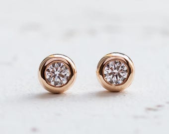 Orecchini A Lobo Con Diamanti Rotondi Scintillanti Da 3.00 Carati In Oro Bianco 14k