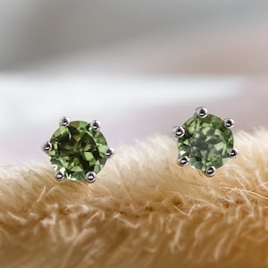 Round peridot 5mm stud earrings, Peridot jewellery, Gold minimalist earrings