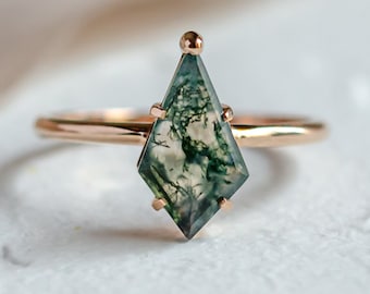 Moss agate engagement ring, Kite gemstone ring, Unique solid gold ring