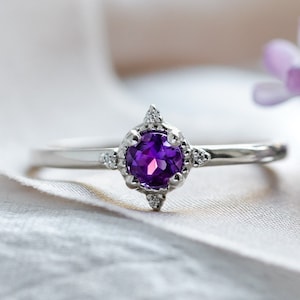 Anillo con racimo de amatista Delicado anillo de amatista Anillo de compromiso con gema