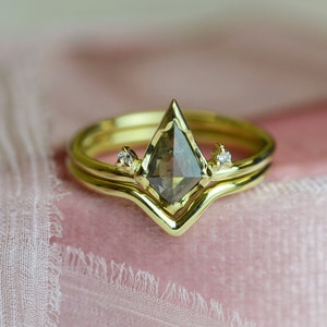 Alternative diamond engagement ring set, Gold ring with three stones, Salt and pepper kite diamond ring set