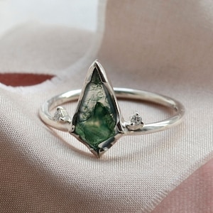 Unique gemstone engagement ring Moss agate kite ring Moss agate jewelry