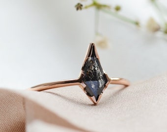 Salt & pepper diamond ring in Rose gold 14K, Natural gray diamond ring, Kite shaped ring
