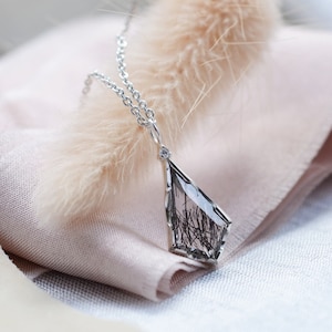 Collana al quarzo tormalina Ciondolo unico in pietra preziosa Collana con diamanti Kite immagine 1