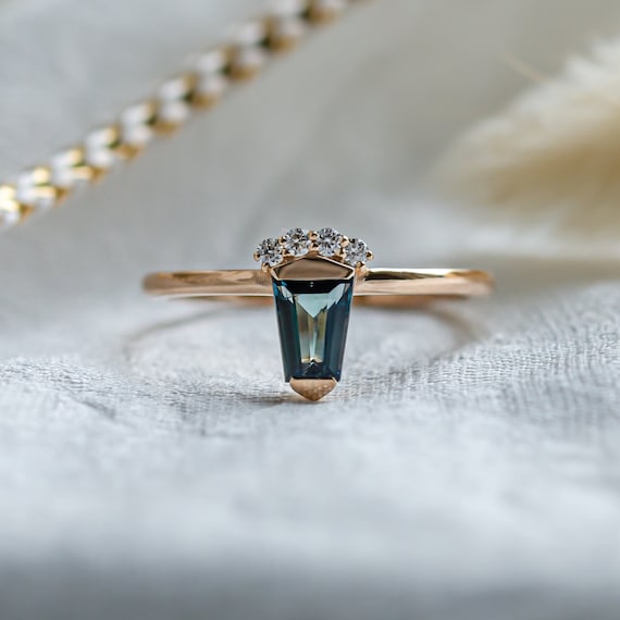 Anillo de compromiso baguette asimetrico anillo de diamantes y zafiro verde azulado Etsy Mexico