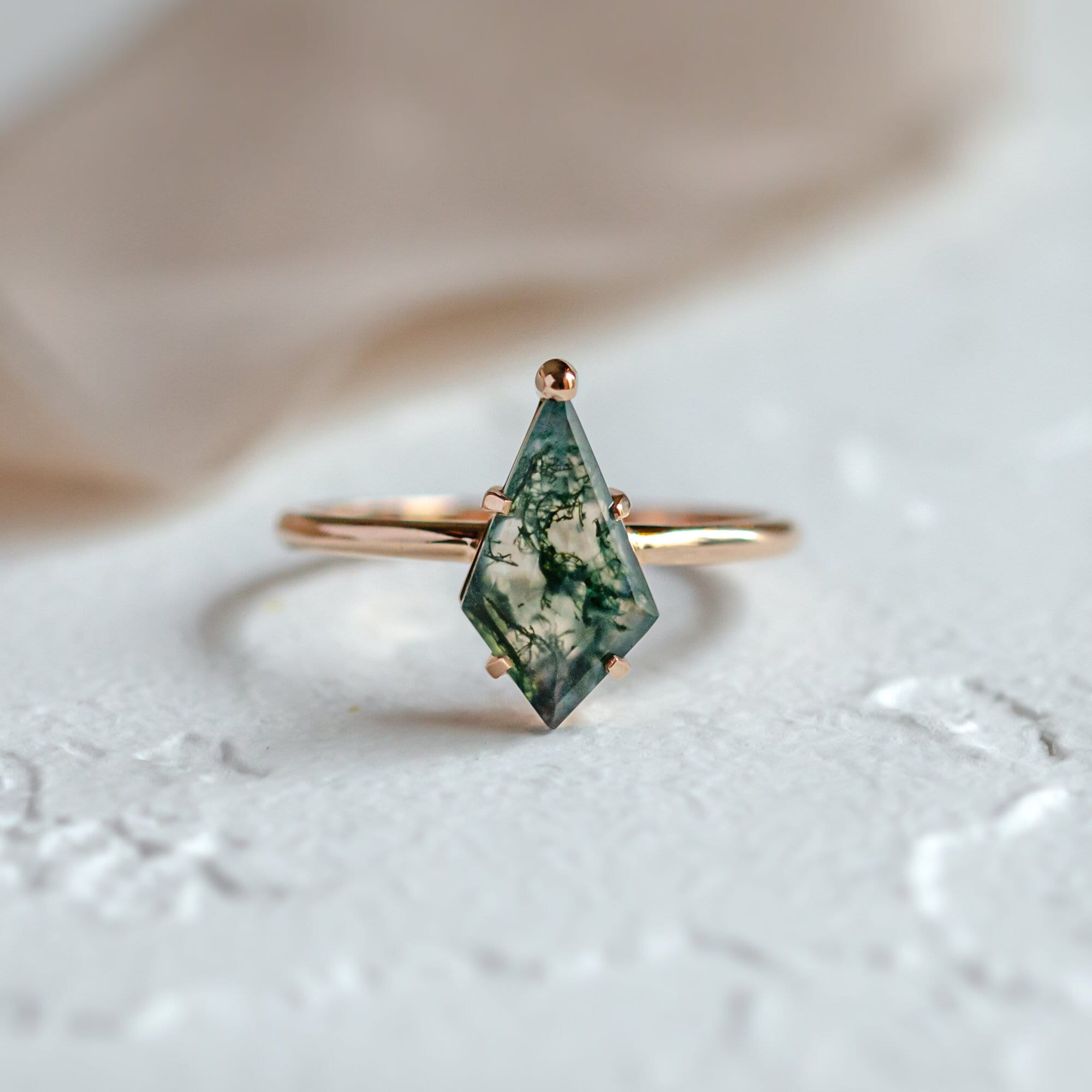 Anillo de compromiso de ágata musgosa cometa, anillo único de oro  display picture 1