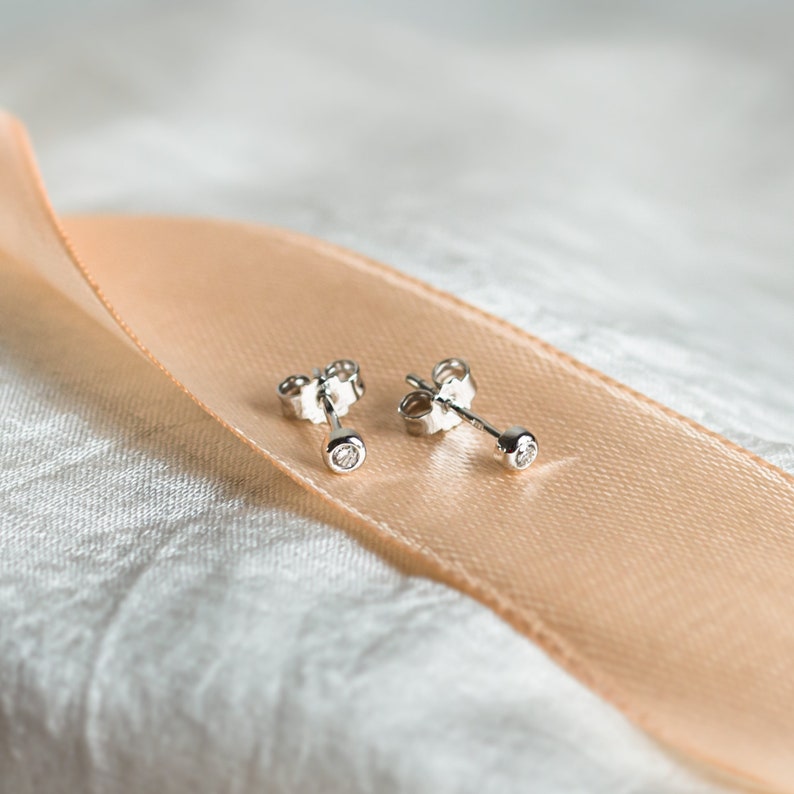 Teeny tiny stud earrings, Tiny stud earrings set, Small gold studs, Unique dainty earrings imagem 2