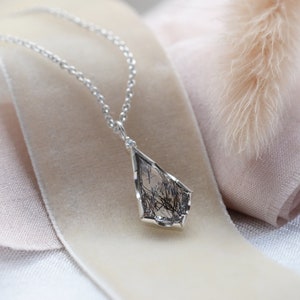 Collana al quarzo tormalina Ciondolo unico in pietra preziosa Collana con diamanti Kite immagine 7