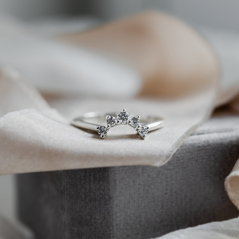 Gold curved wedding band with 5 diamonds, Minimalist diamond wedding ring image 1