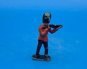 20 39 s - 50 39 s Painted Britains Lead Scots Guard Firing Weapon 5.8cm