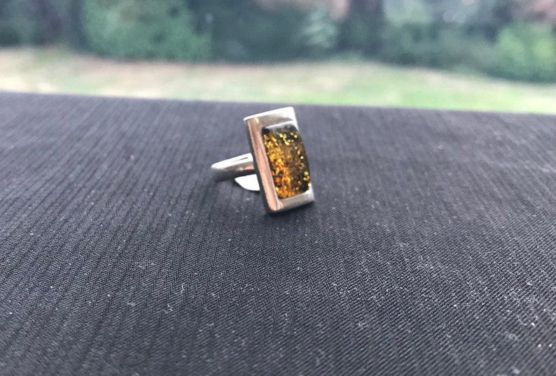 New Green Amber /& Solid 925 Silver Ring Size Q No box with the order, FREE international tracked post