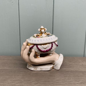 Antique Conta & Boehme porcelain, Hard paste Porcelain Trinket Pot, 19th C Hand holding trinket, Possibly Germany image 9