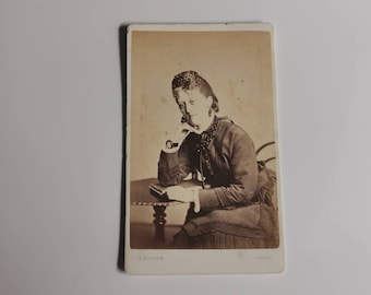 Antique Portrait Photograph on Card 10.4 / 6.4cm Lady in (Possibly) Mourning Clothes