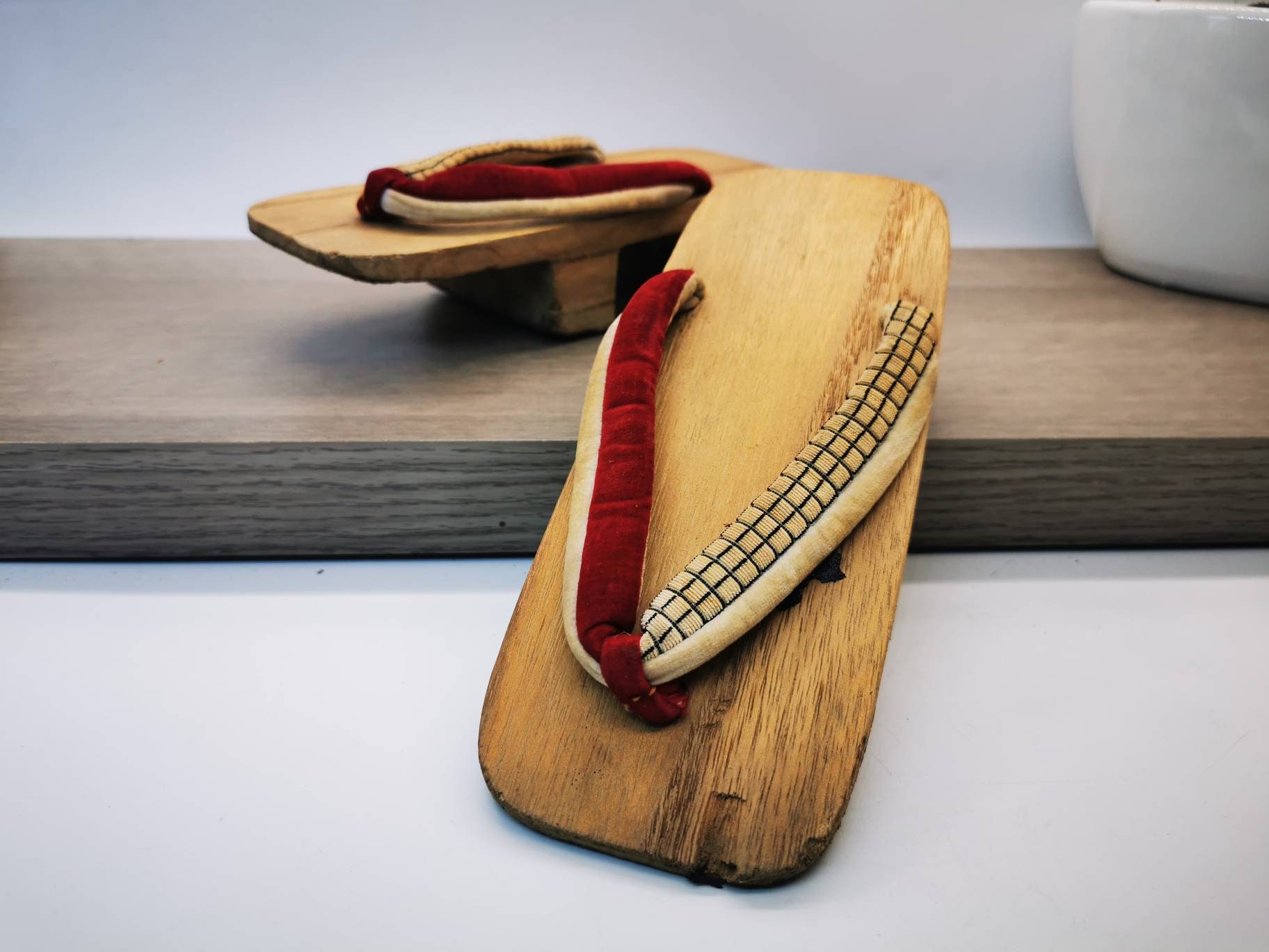 Japanese Traditional 1-Toothed Geta Also for Core Training