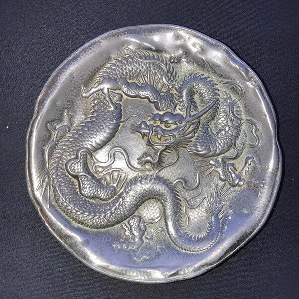 Prachtige antieke lood Japanse draak schotel 11,5 cm