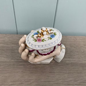 Antique Conta & Boehme porcelain, Hard paste Porcelain Trinket Pot, 19th C Hand holding trinket, Possibly Germany image 6