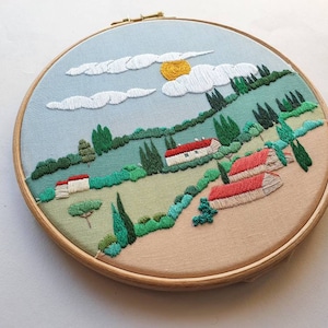 Paysage italien Broderie à la main encadrée dans un cerceau de broderie de 7 image 3